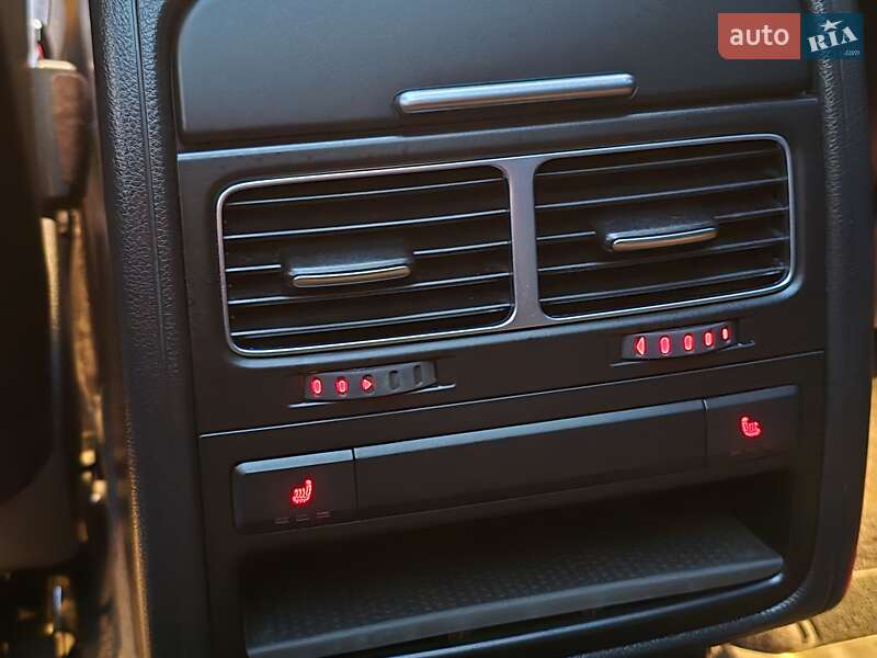 Позашляховик / Кросовер Volkswagen Touareg 2011 в Хмельницькому