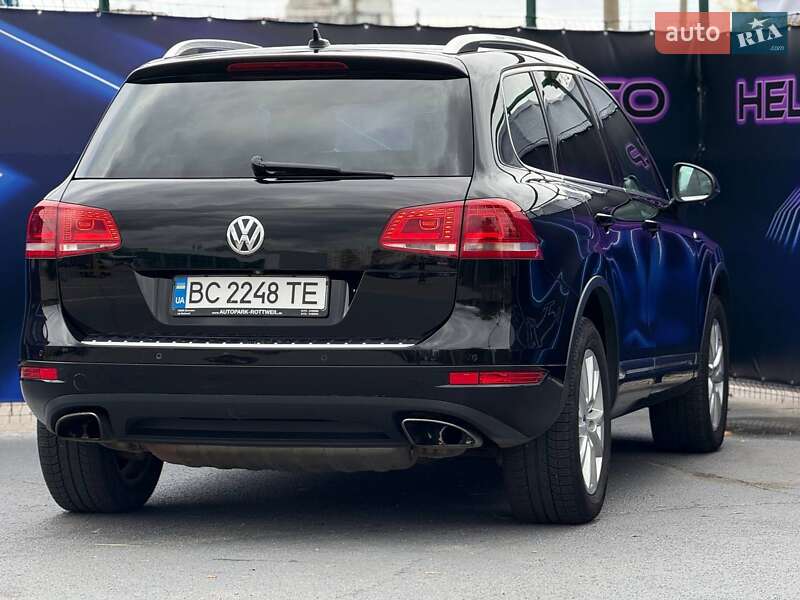 Внедорожник / Кроссовер Volkswagen Touareg 2012 в Запорожье