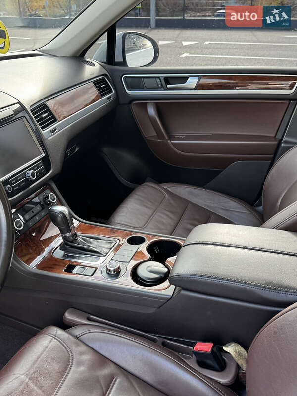 Позашляховик / Кросовер Volkswagen Touareg 2012 в Чернігові