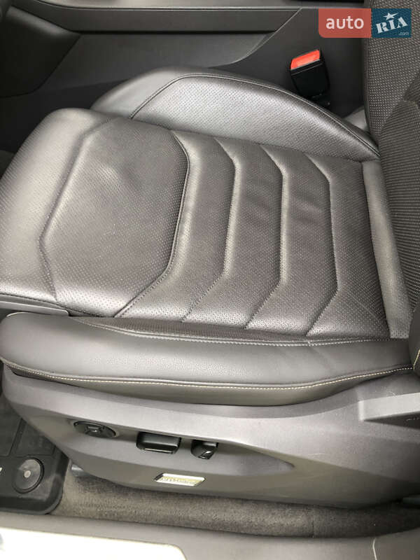 Внедорожник / Кроссовер Volkswagen Touareg 2018 в Тячеве фото 4 Внедорожник / Кроссовер Volkswagen Touareg 2018 в Тячеве