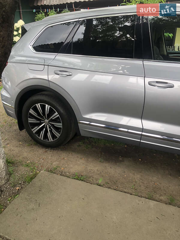 Внедорожник / Кроссовер Volkswagen Touareg 2018 в Тячеве фото 15 Внедорожник / Кроссовер Volkswagen Touareg 2018 в Тячеве