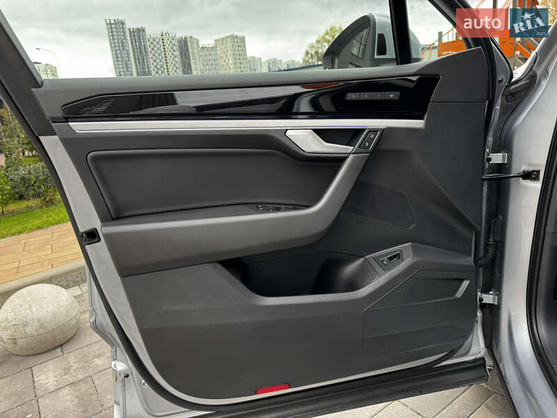 Позашляховик / Кросовер Volkswagen Touareg 2020 в Києві фото 11 Позашляховик / Кросовер Volkswagen Touareg 2020 в Києві
