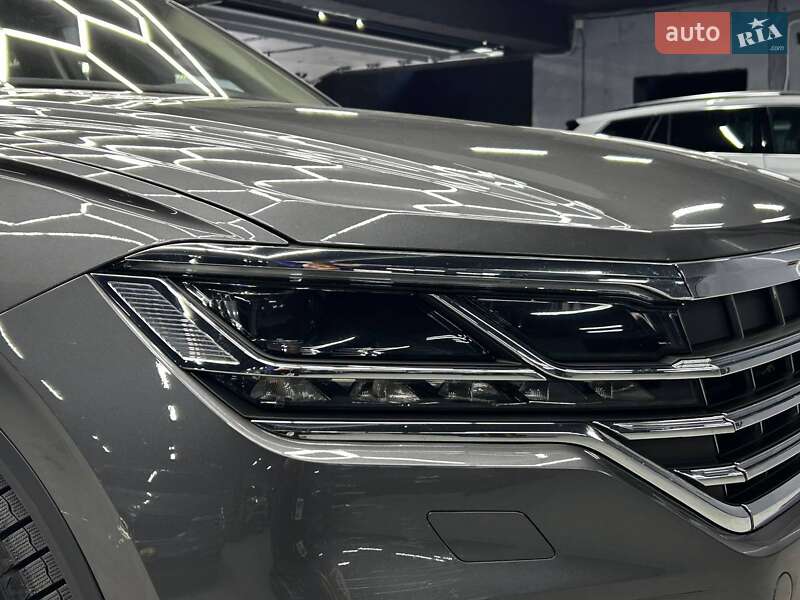 Позашляховик / Кросовер Volkswagen Touareg 2020 в Чернівцях