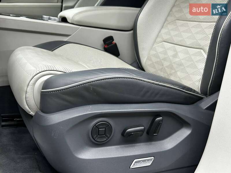 Позашляховик / Кросовер Volkswagen Touareg 2020 в Чернівцях