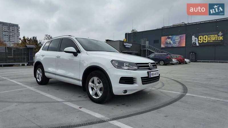 Внедорожник / Кроссовер Volkswagen Touareg 2012 в Киеве