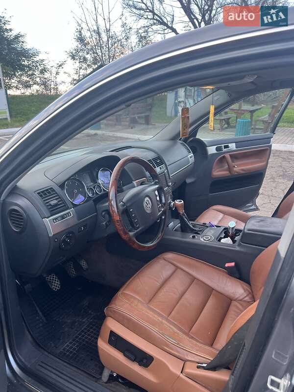 Внедорожник / Кроссовер Volkswagen Touareg 2003 в Черновцах