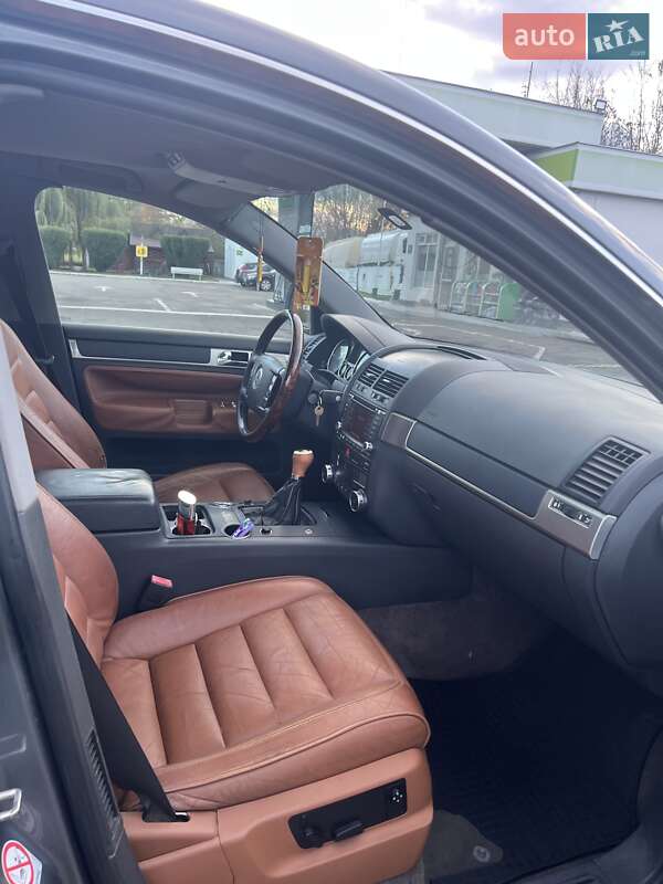 Внедорожник / Кроссовер Volkswagen Touareg 2003 в Черновцах