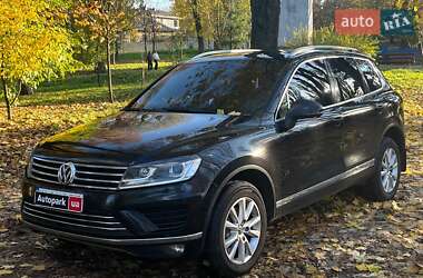 Внедорожник / Кроссовер Volkswagen Touareg 2014 в Киеве