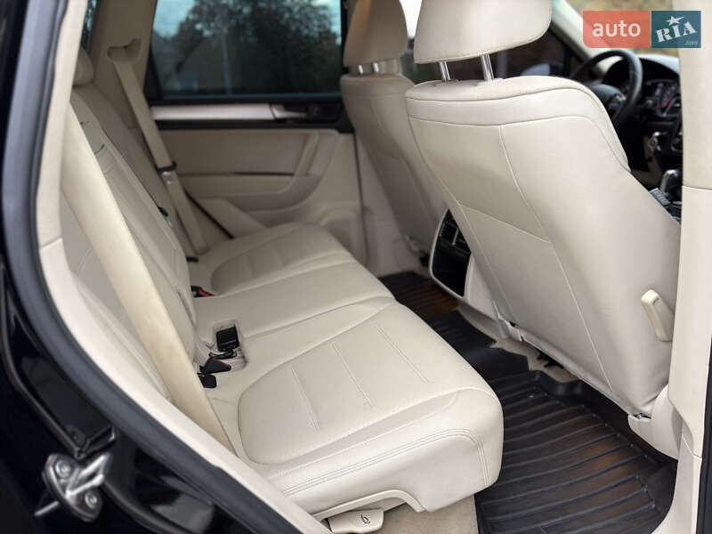 Внедорожник / Кроссовер Volkswagen Touareg 2010 в Староконстантинове