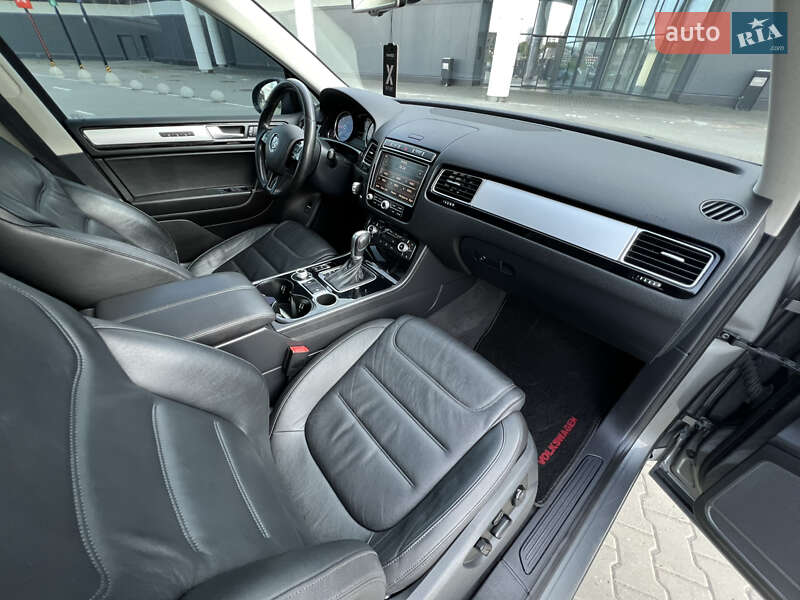 Позашляховик / Кросовер Volkswagen Touareg 2016 в Києві фото 17 Позашляховик / Кросовер Volkswagen Touareg 2016 в Києві