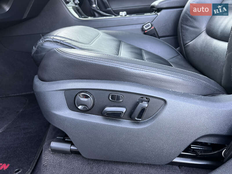 Позашляховик / Кросовер Volkswagen Touareg 2016 в Києві фото 22 Позашляховик / Кросовер Volkswagen Touareg 2016 в Києві