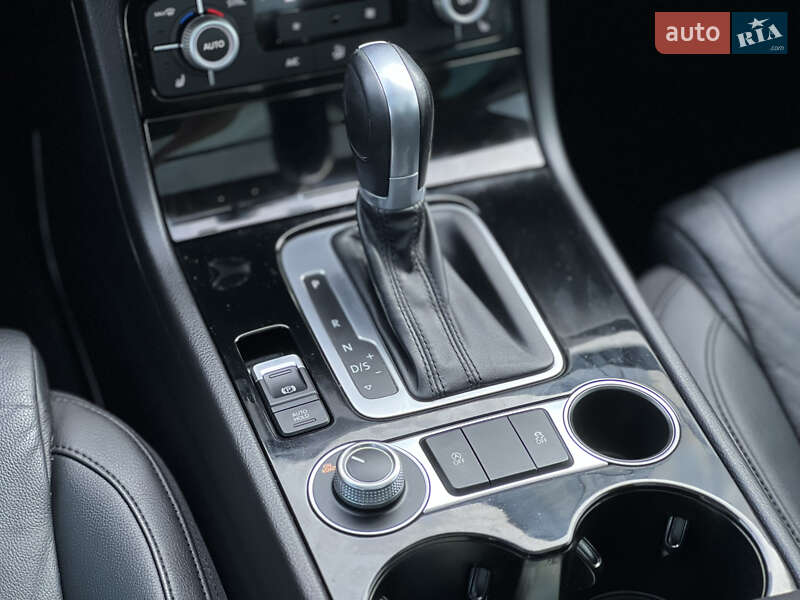 Позашляховик / Кросовер Volkswagen Touareg 2016 в Києві фото 32 Позашляховик / Кросовер Volkswagen Touareg 2016 в Києві