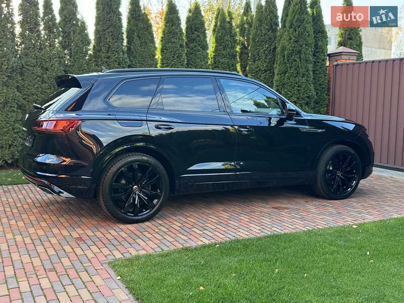 Позашляховик / Кросовер Volkswagen Touareg 2021 в Києві