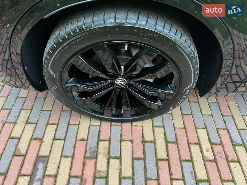 Позашляховик / Кросовер Volkswagen Touareg 2021 в Києві