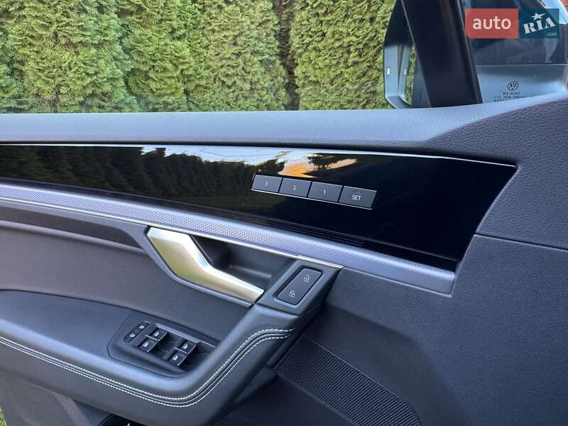 Позашляховик / Кросовер Volkswagen Touareg 2021 в Києві