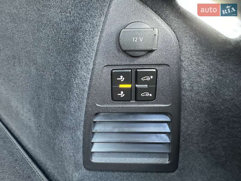 Позашляховик / Кросовер Volkswagen Touareg 2021 в Києві