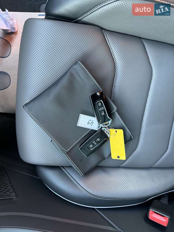 Позашляховик / Кросовер Volkswagen Touareg 2021 в Києві