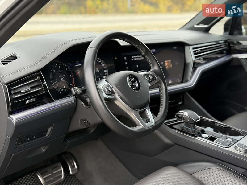 Позашляховик / Кросовер Volkswagen Touareg 2019 в Дніпрі