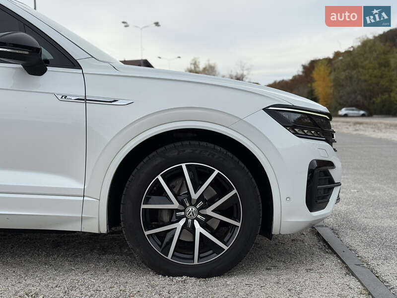 Позашляховик / Кросовер Volkswagen Touareg 2019 в Дніпрі