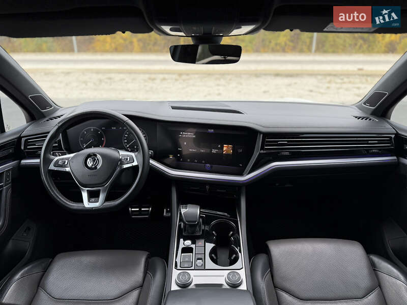 Позашляховик / Кросовер Volkswagen Touareg 2019 в Дніпрі