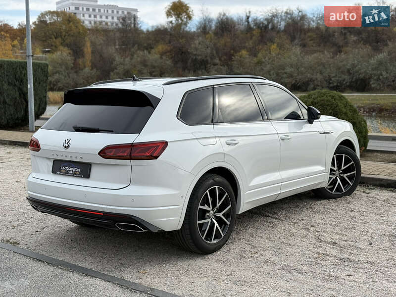Позашляховик / Кросовер Volkswagen Touareg 2019 в Дніпрі
