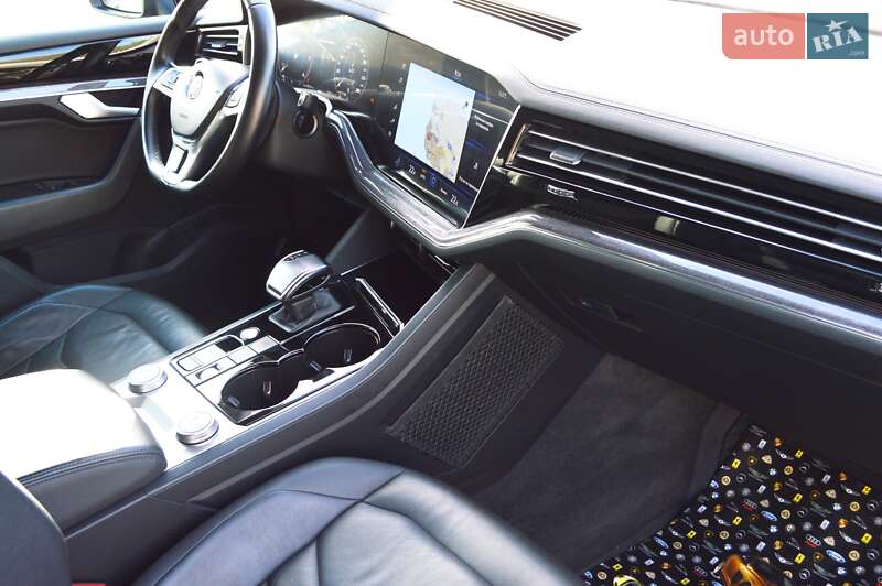 Внедорожник / Кроссовер Volkswagen Touareg 2018 в Одессе