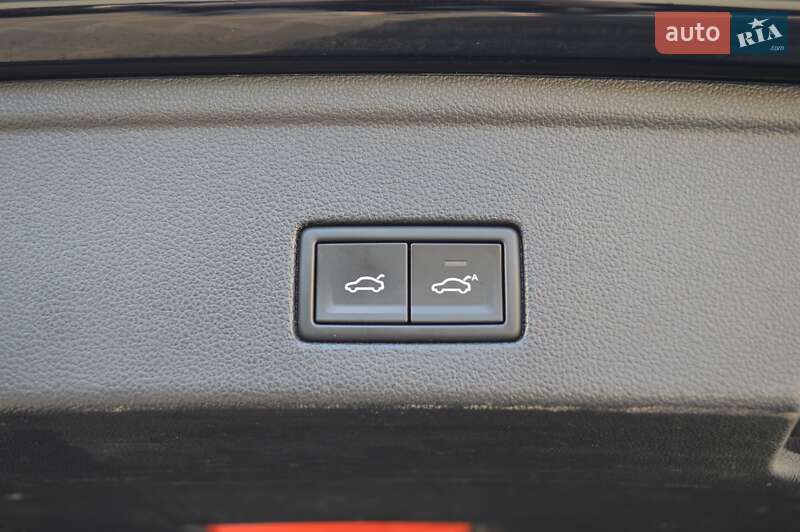 Внедорожник / Кроссовер Volkswagen Touareg 2018 в Одессе