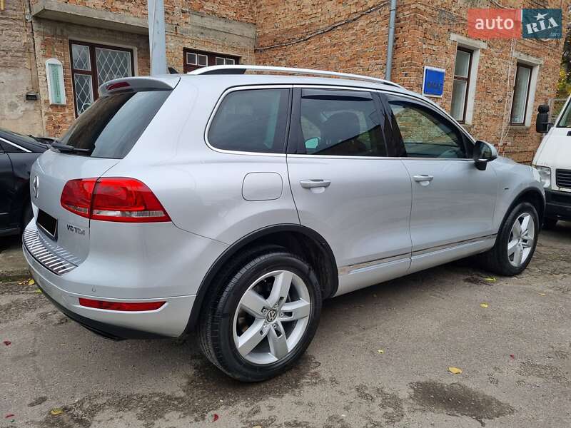 Внедорожник / Кроссовер Volkswagen Touareg 2013 в Ровно
