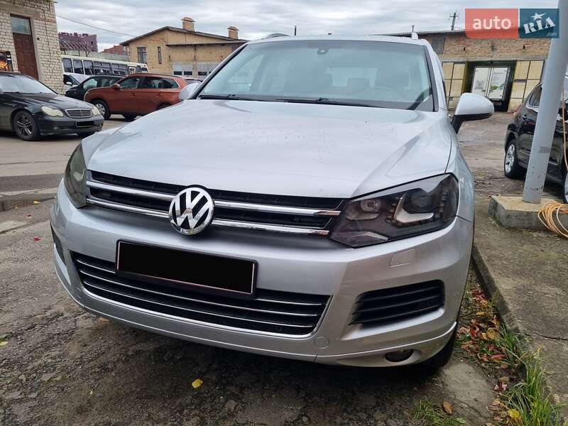 Внедорожник / Кроссовер Volkswagen Touareg 2013 в Ровно