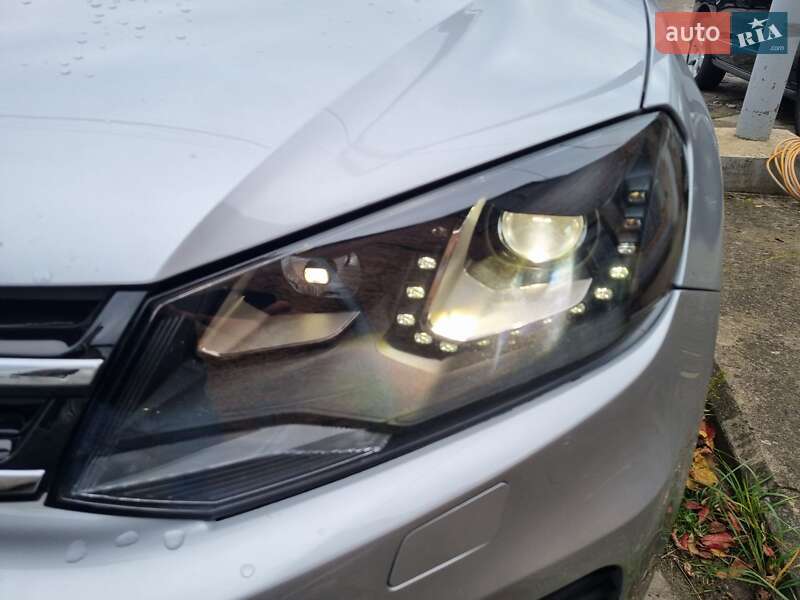 Внедорожник / Кроссовер Volkswagen Touareg 2013 в Ровно