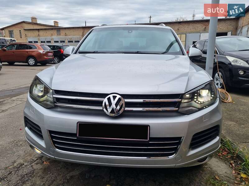 Внедорожник / Кроссовер Volkswagen Touareg 2013 в Ровно