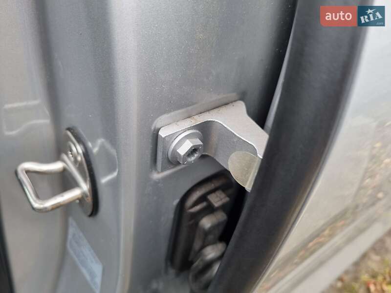 Внедорожник / Кроссовер Volkswagen Touareg 2013 в Ровно