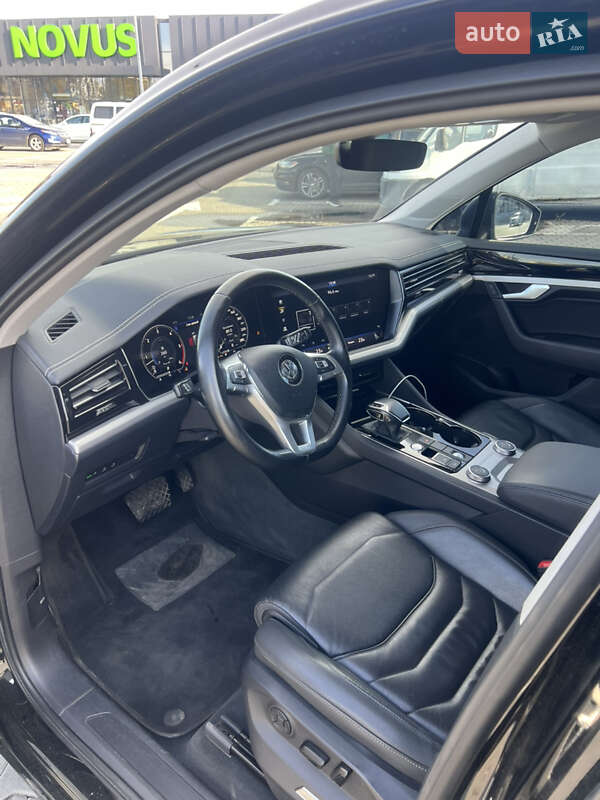 Внедорожник / Кроссовер Volkswagen Touareg 2019 в Киеве фото 29 Внедорожник / Кроссовер Volkswagen Touareg 2019 в Киеве