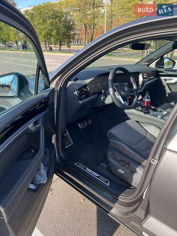 Внедорожник / Кроссовер Volkswagen Touareg 2024 в Киеве