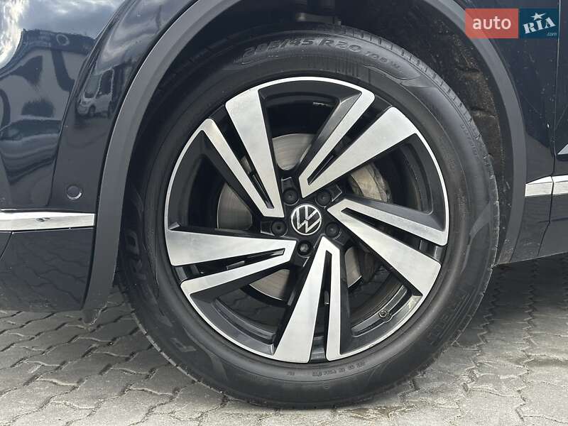 Позашляховик / Кросовер Volkswagen Touareg 2021 в Львові
