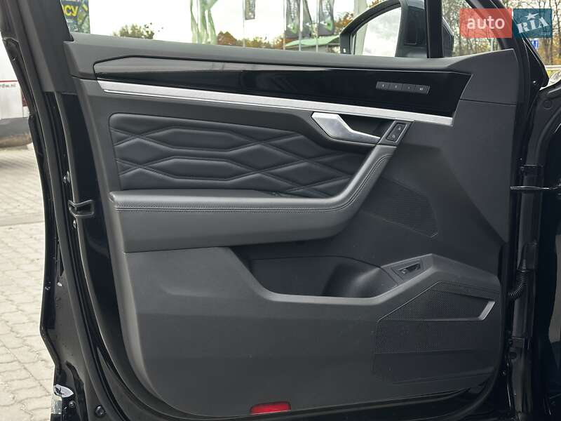 Позашляховик / Кросовер Volkswagen Touareg 2021 в Львові