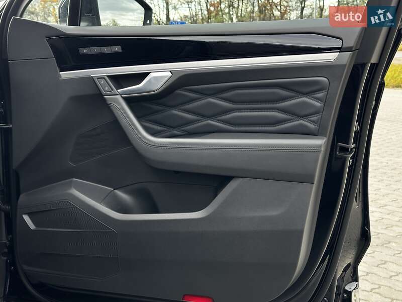 Позашляховик / Кросовер Volkswagen Touareg 2021 в Львові