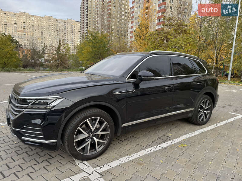 Внедорожник / Кроссовер Volkswagen Touareg 2022 в Киеве