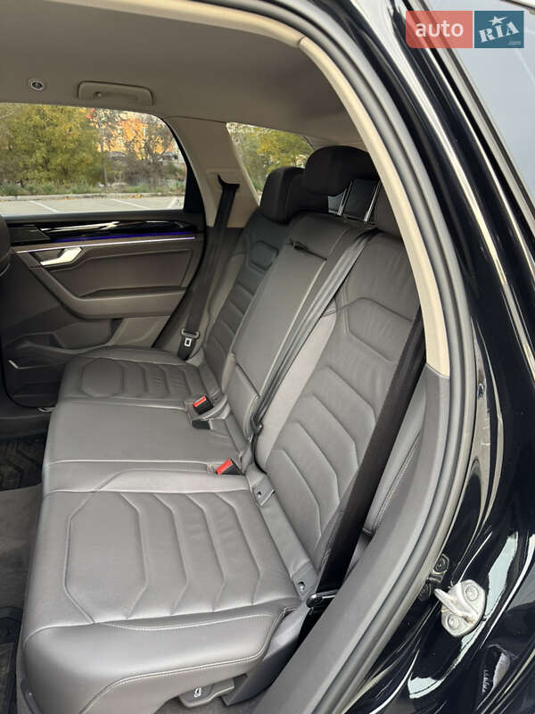 Внедорожник / Кроссовер Volkswagen Touareg 2022 в Киеве