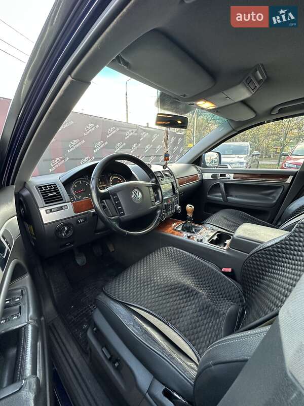 Позашляховик / Кросовер Volkswagen Touareg 2005 в Сумах