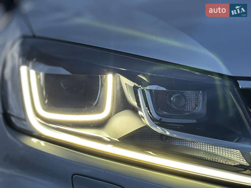 Внедорожник / Кроссовер Volkswagen Touareg 2015 в Дрогобыче