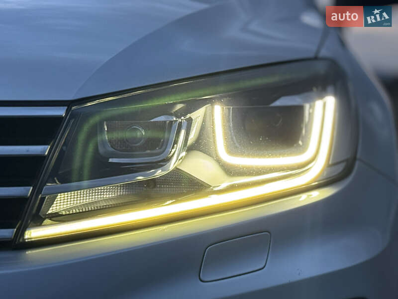 Внедорожник / Кроссовер Volkswagen Touareg 2015 в Дрогобыче