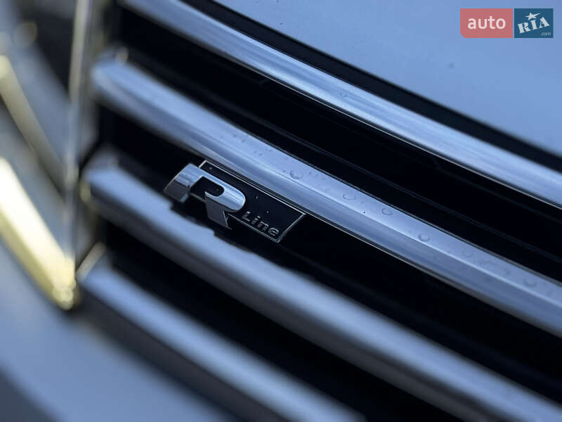 Внедорожник / Кроссовер Volkswagen Touareg 2015 в Дрогобыче