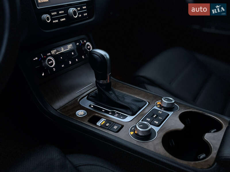 Внедорожник / Кроссовер Volkswagen Touareg 2015 в Дрогобыче