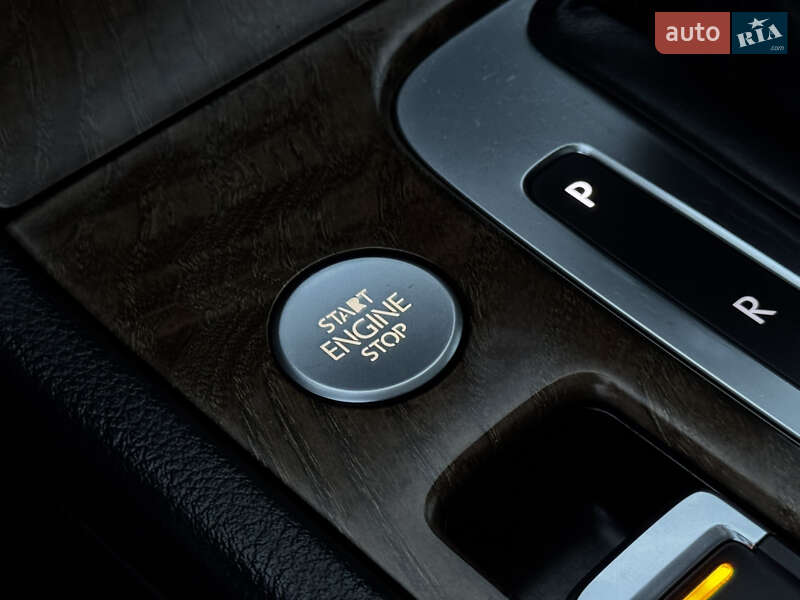 Внедорожник / Кроссовер Volkswagen Touareg 2015 в Дрогобыче