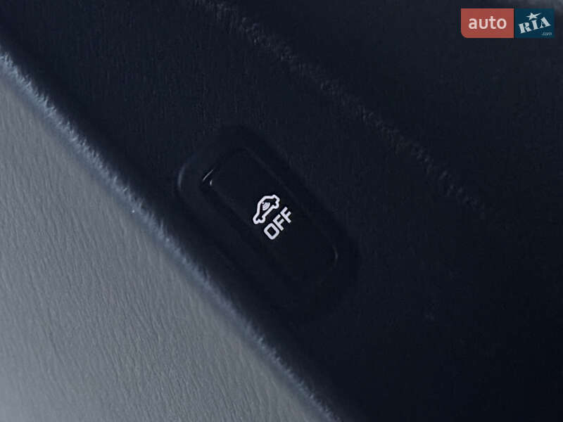 Внедорожник / Кроссовер Volkswagen Touareg 2015 в Дрогобыче