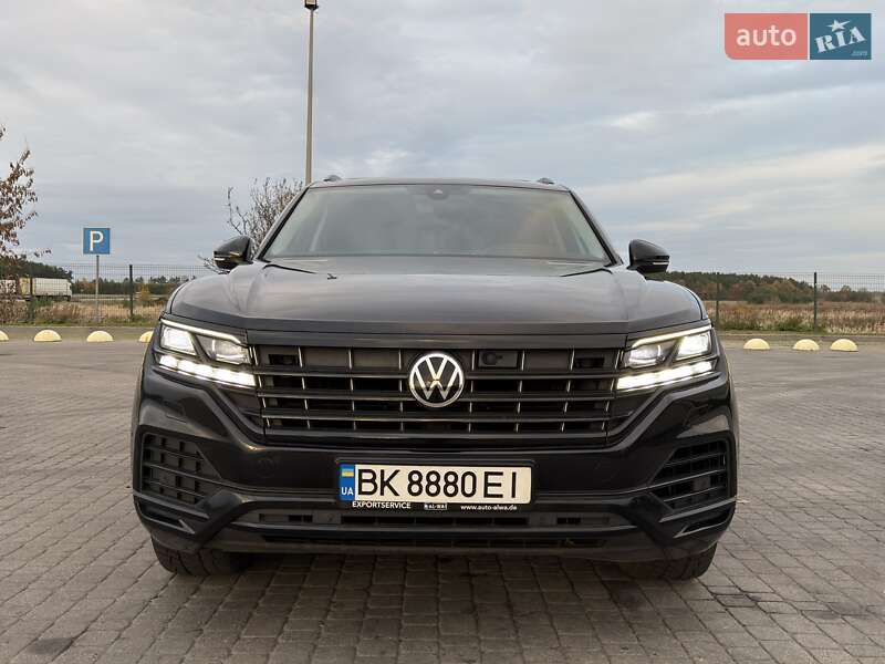 Внедорожник / Кроссовер Volkswagen Touareg 2018 в Радивилове