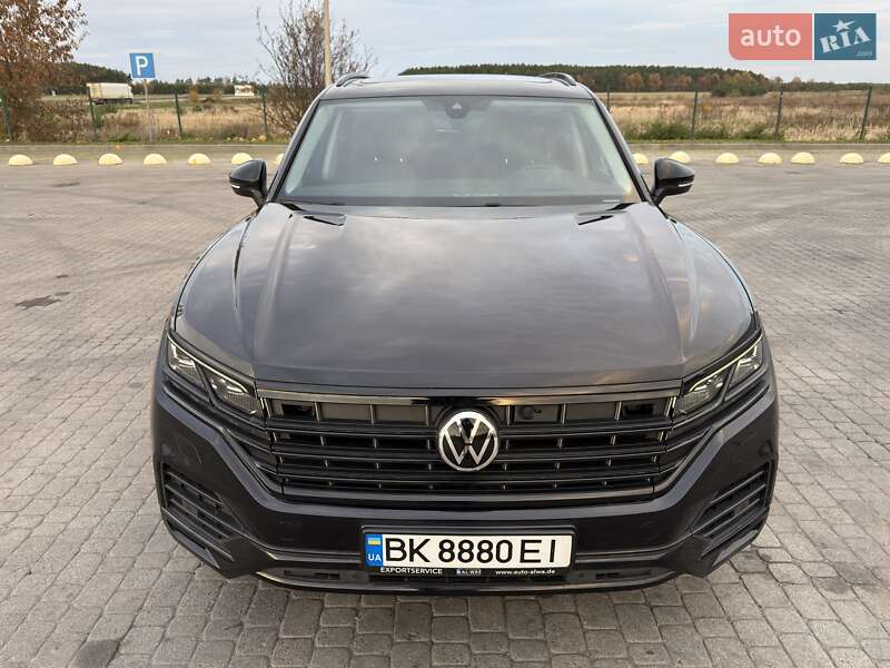Внедорожник / Кроссовер Volkswagen Touareg 2018 в Радивилове