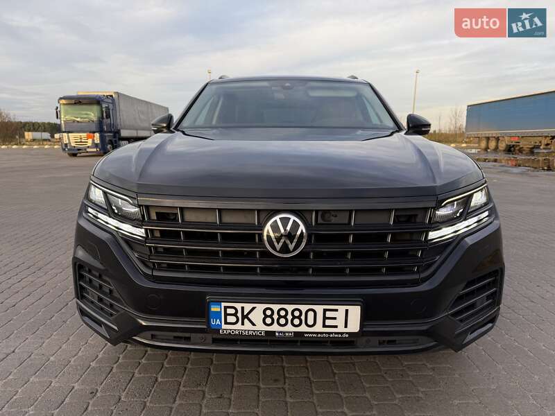 Внедорожник / Кроссовер Volkswagen Touareg 2018 в Радивилове