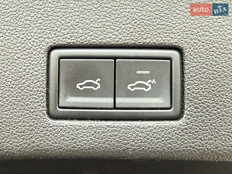 Внедорожник / Кроссовер Volkswagen Touareg 2018 в Радивилове